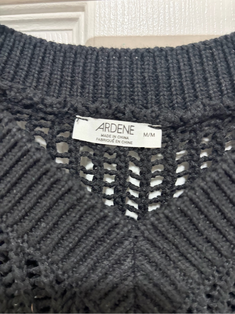 Women’s Ardene Cropped Open Knit V-Neck Sleeveless Black Vest~Size Medium - Picture 3 of 3